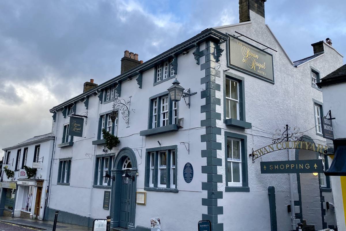 Inn Visited by Churchill and Gandhi Up for Lease